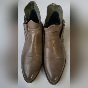93 Vintage Devon Ankle Boots Vegan Leather Size 10M